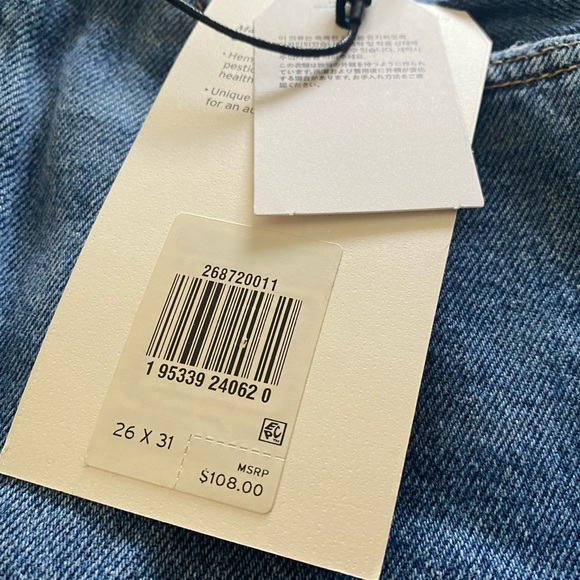 Levi's high loose ripped knee jean in mid wash - Picture 7 of 13